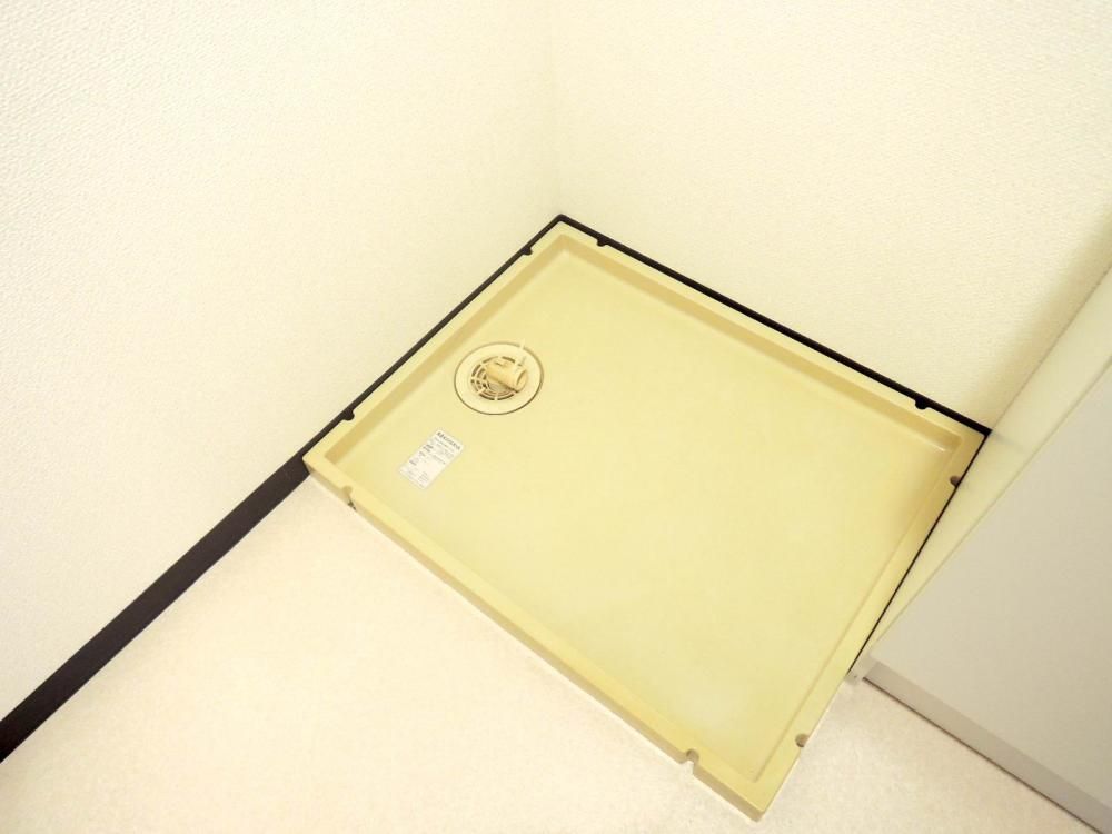 �y�Z�L�����e�B�z�@