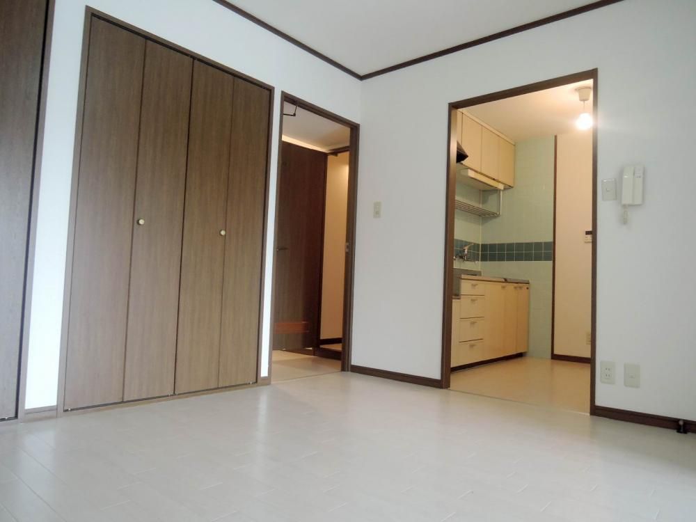 �y�����E���r���O�z�@